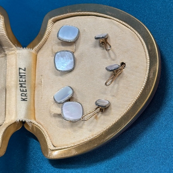 Vintage KREMENTZ Mother of Pearl Cuff Links & Button Set in Covered Mirrored Box - Picture 3 of 8
